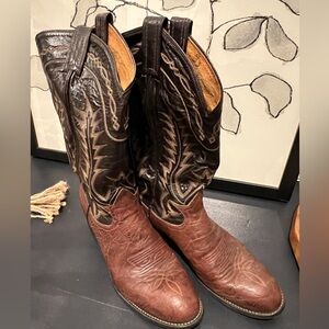 Vintage Tony Lama round toe cowboy boots 8 1/2 D